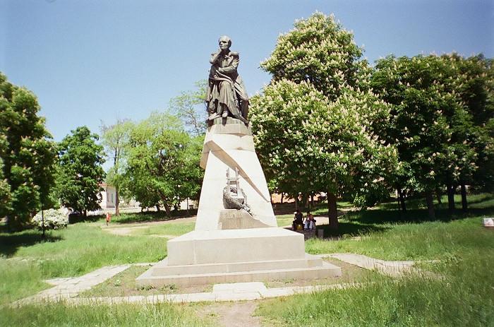 Фото памятник лермонтову в геленджике