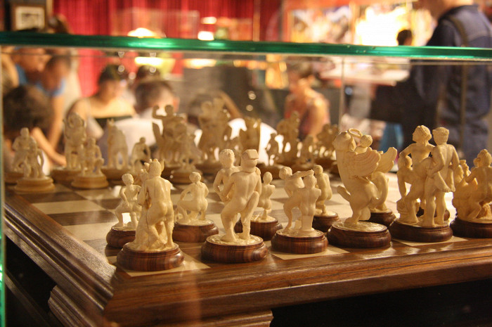 Необычные шахматы, музей эротики, Москва