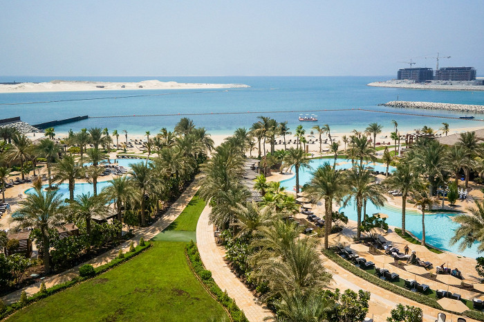 Персидский залив с линией пляжа от отеля Four Seasons Jumeirah
