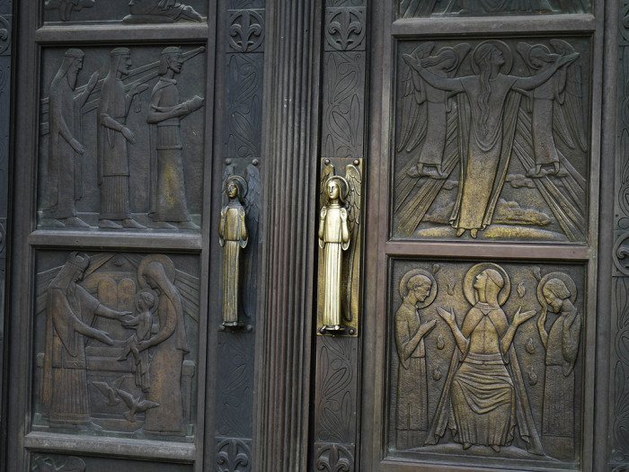 Дверь во дворце Великих герцогов в Люксембурге