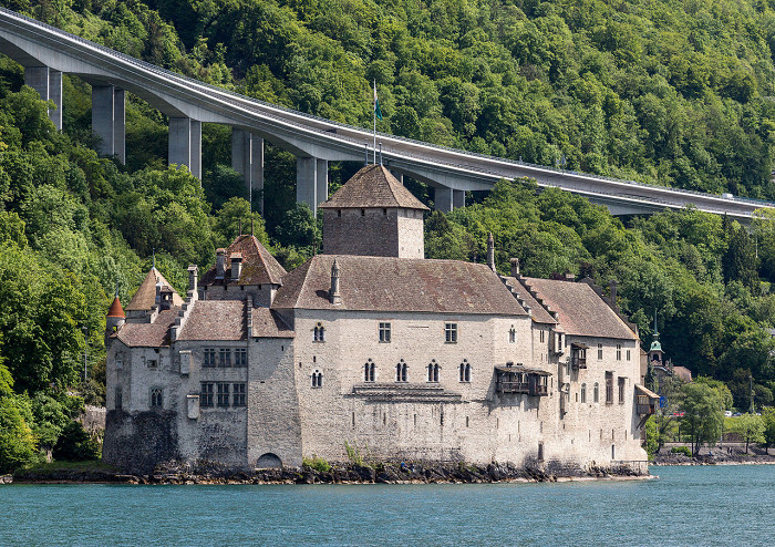 Шильонский замок, вид с Женевского озера
