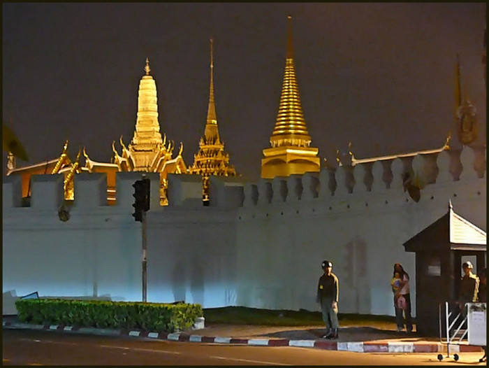 Ночное освещение Большого дворца в Бангкоке