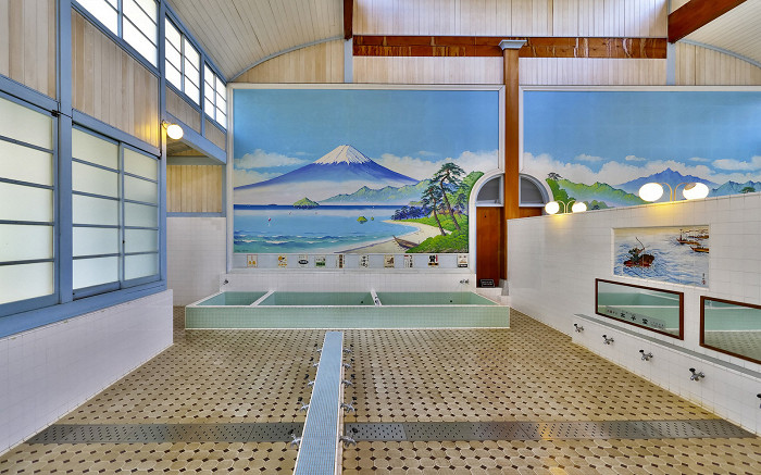 Японцы принимают одну ванну на всю семью по очереди2