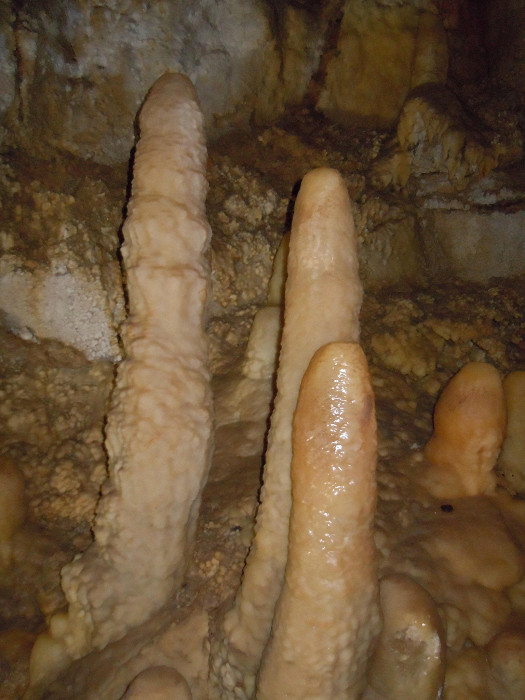 Сталагмиты в Новоафонской пещере, Новый Афон
