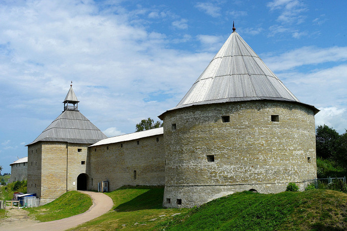 Крепость в Старой Ладоге, вход через Воротную башню