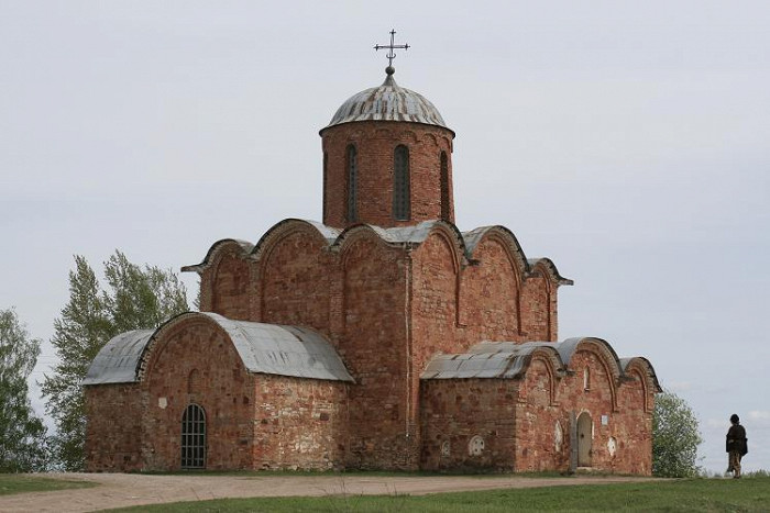 Храм близ Великого Новгорода