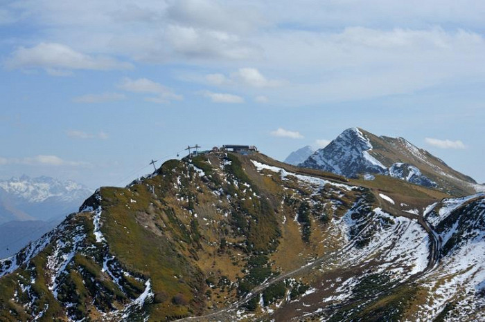 Горная местность курорта Розы Хутор