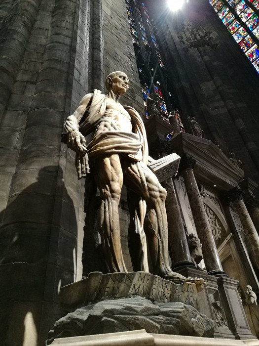 Скульптуры внутри Миланского собора Дуомо