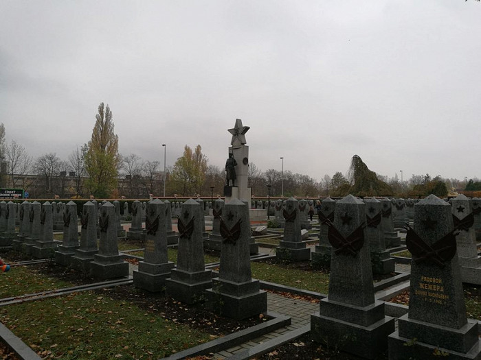 Могилы солдат на Ольшанском кладбище в Праге