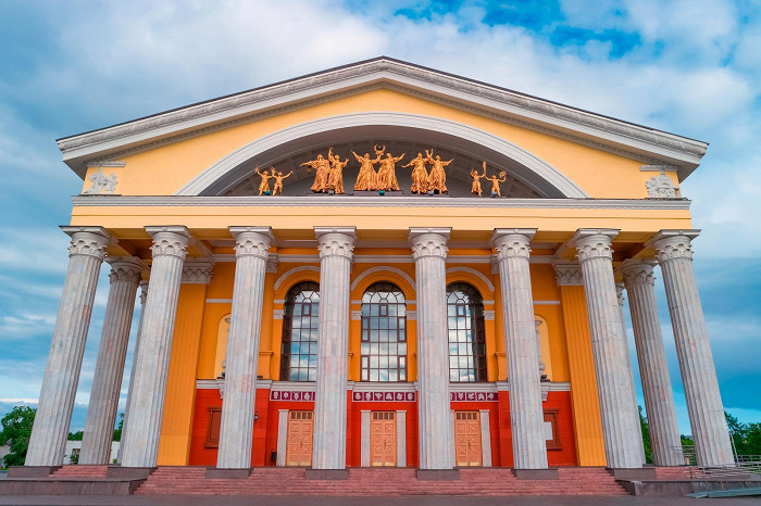 Музыкальный театр Республики Карелия на площади Кирова