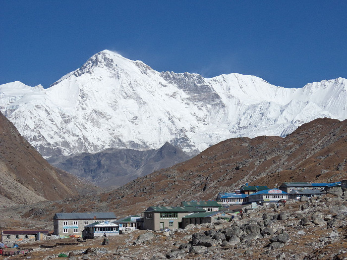 Гора Эверест, деревня у подножия