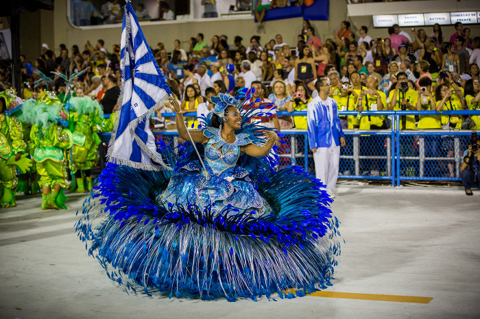 Зажигательные танцовщицы карнавала в Бразилии