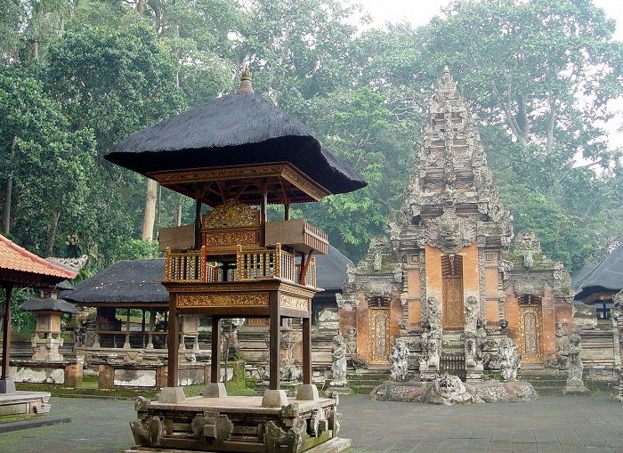Комплекс храмов в Лесу обезьян, Бали