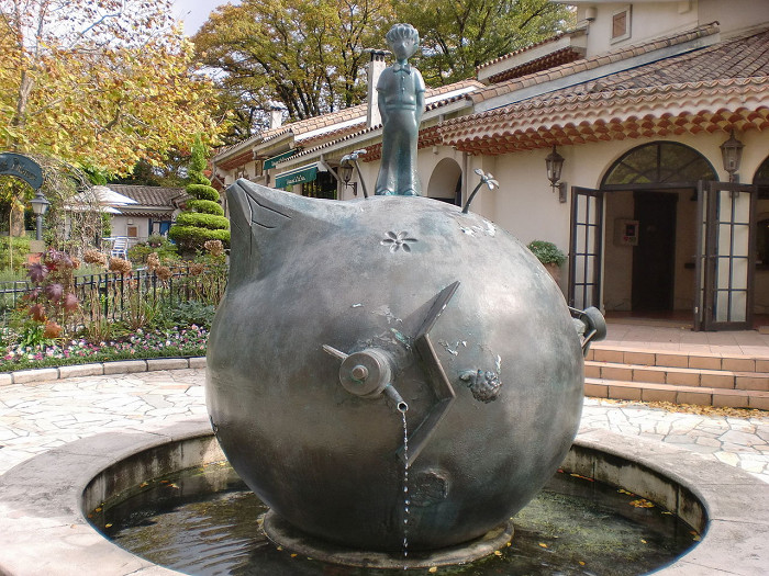 Музей Маленького принца, скульптура в саду