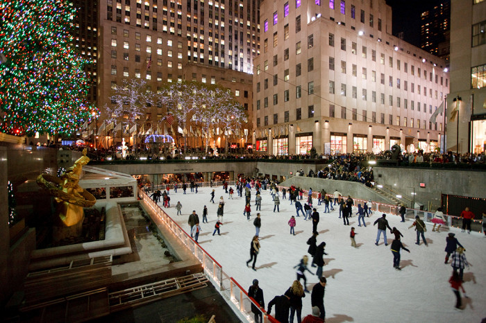 Рождественские катания на коньках в центре Манхэттена, Нью-Йорк