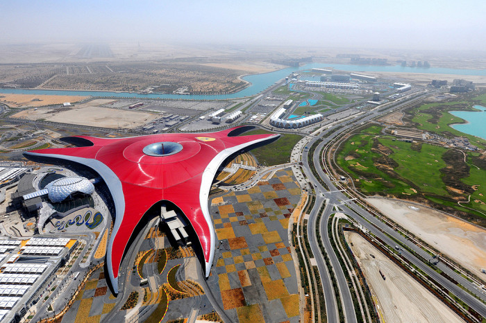 Развлекательный парк Ferrari World Abu Dhabi