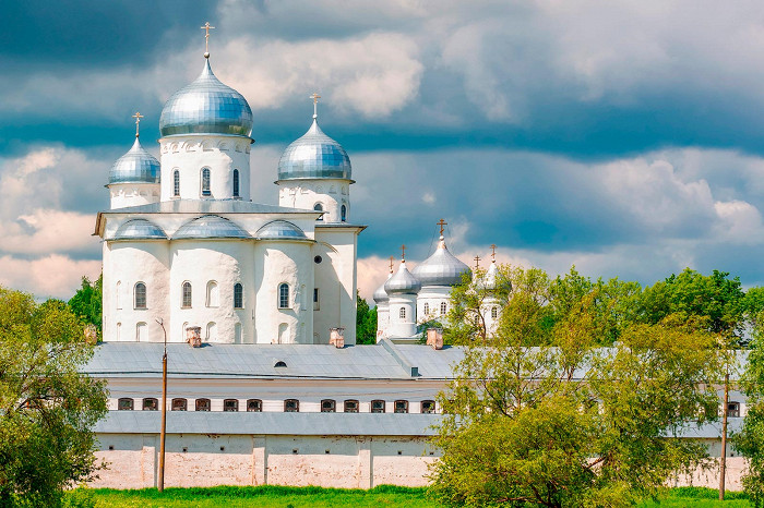 Юрьев монастырь в окрестностях Великого Новгорода