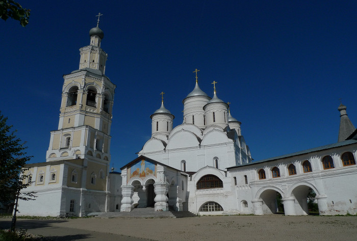 Двор Спасо-Прилуцкого монастыря