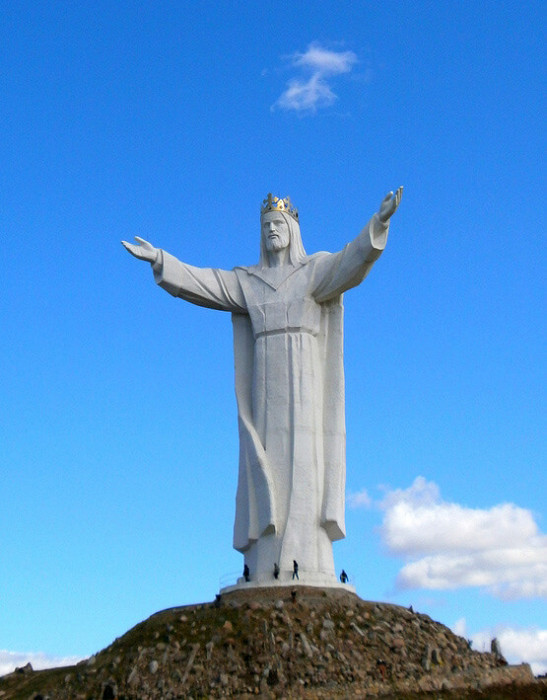 Самая-большая-статуя-Христа-в-мире-—-уже-не-в-Рио3 tiny