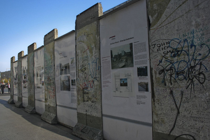 Вид на Берлинскую стену