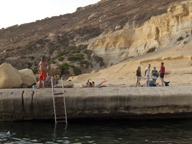 Пляж Джнейна Бэй (камень), Мальта