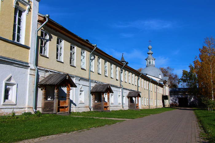 Больничный храм всех святых Спасо-Прилукского монастыря