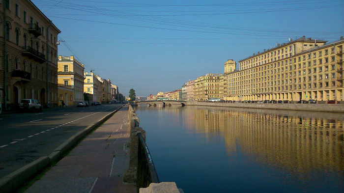 Безлюдье на набережной, Река Фонтанка, Санкт-Петербург