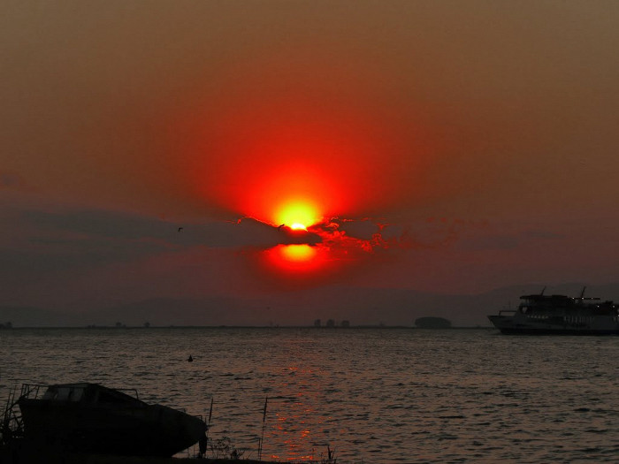 Алое солнце заката, остров Самотраки, Северо-Эгейские острова