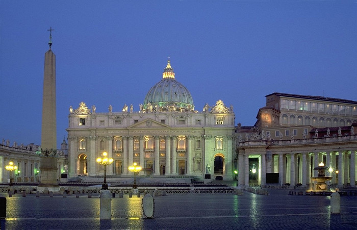 Площадь Святого Петра в Риме, раннее утро