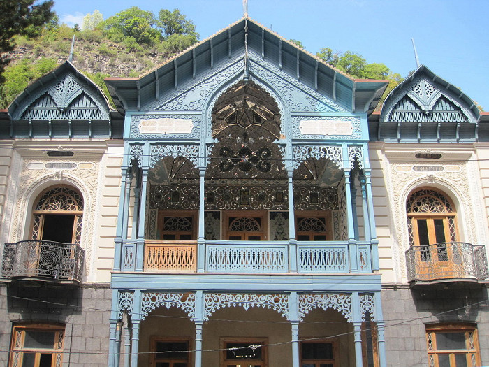 Дом Мирза-Риза-хана, фасад