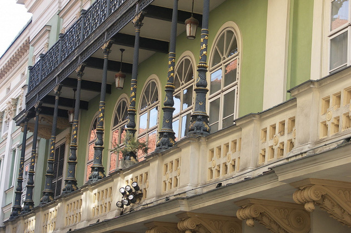 Сословный театр в Праге, деталь фасада