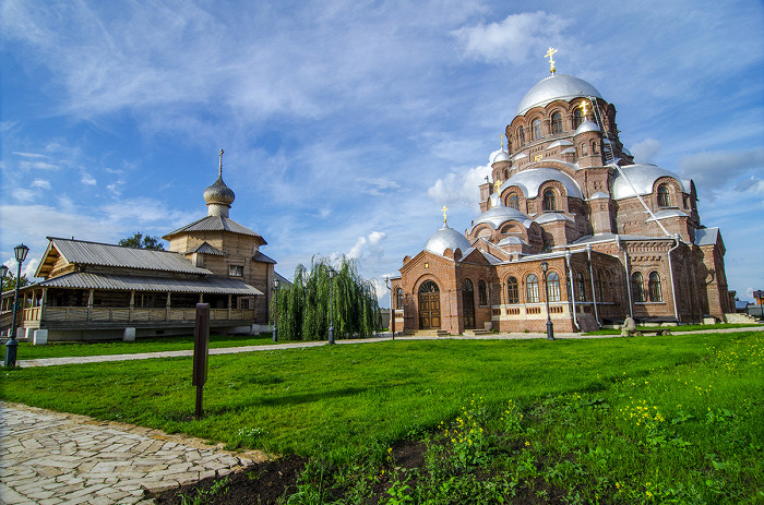 Памятник иуде в свияжске фото