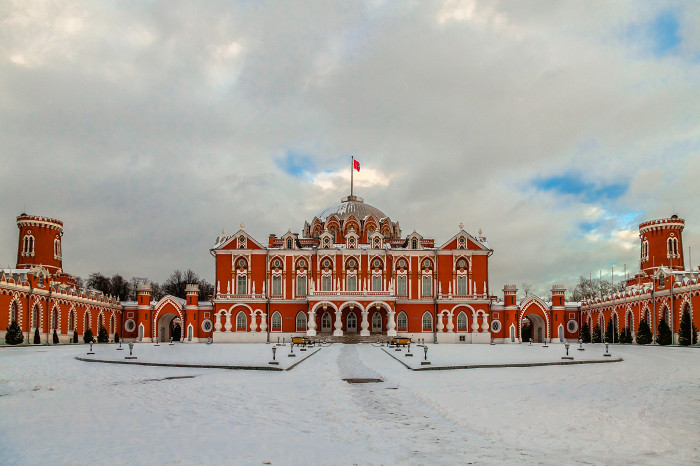 Петровский путевой дворец фото