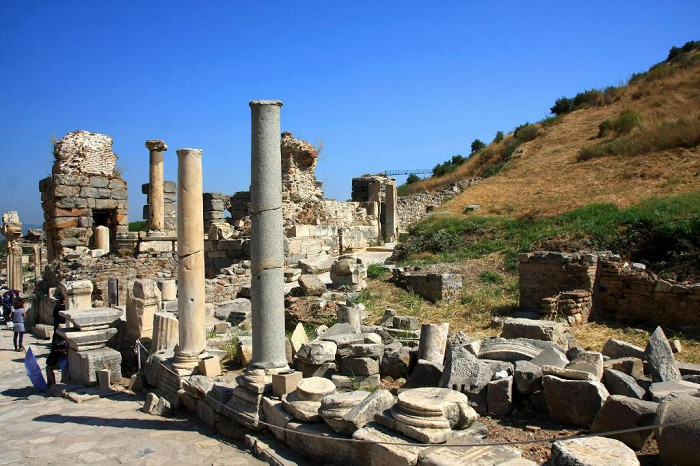 Архитектурные руины в Эфесе