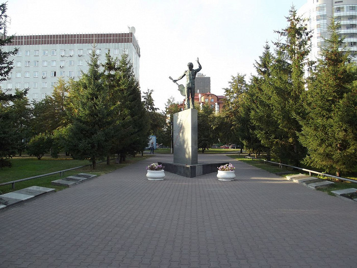Памятник В. С. Высоцкому на Аллее бардов в Новосибирске
