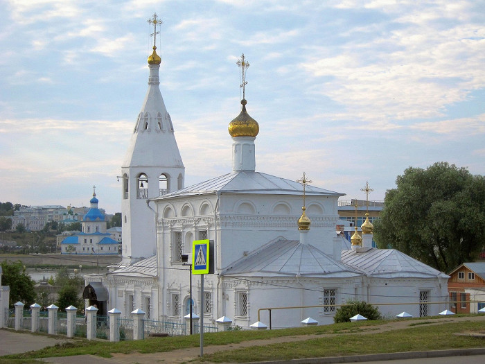 Красное на волге храм