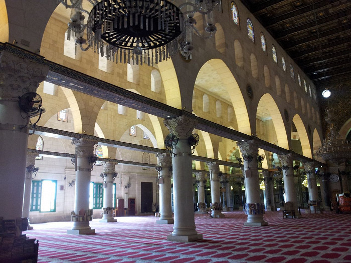 Интерьер мечети Эль-Акса, Иерусалим