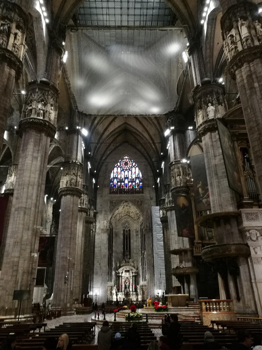 Внутреннее убранство Миланского собора Дуомо