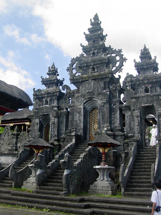 Портал главного храма Бесаких в Бали