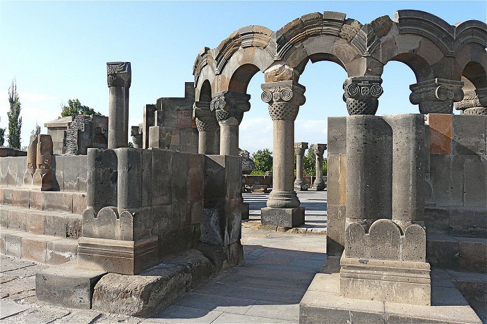 Храм Звартноц около Еревана