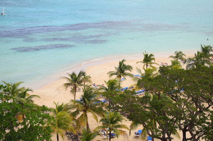 Тихий и безлюдный пляж на Ямайке