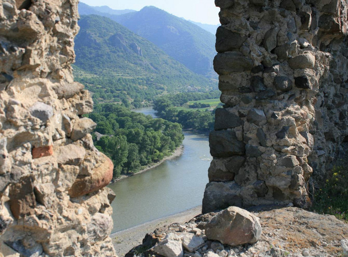 Крепость Ацкури, вид на Куру и Боржомский парк