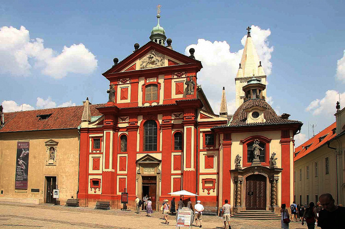 Пражский Град, западный фасад базилики Святого Георгия