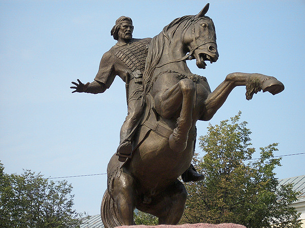 Памятник евпатию коловрату в рязани фото