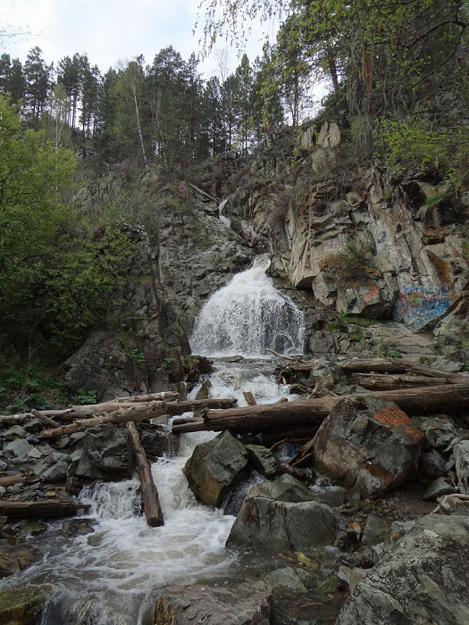 Камышлинский водопад фото летом