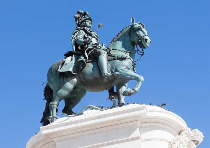 Праса-ду-Комерсиу, конная статуя Жозе I