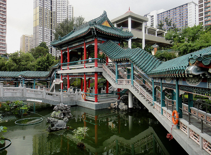Храм Вонг Тай Син, пруд