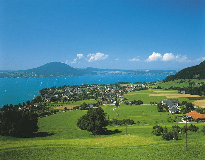 Вид на озеро Аттер-Зее, Зальцкаммергут, Зальцбург, Австрия