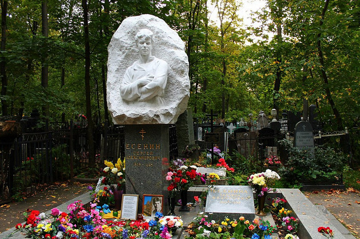 7 самых странных и мистических могил и склепов Москвы3