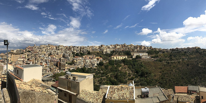 Город-человек, раскинувшийся на холмах Сицилии3